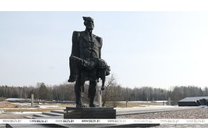 Символ вечной памяти и неутихающей боли. В Беларуси вспоминают жертв трагедии в Хатыни