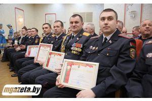 Сотрудники милиции принимали поздравления