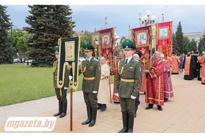 IV Всебелорусский крестный ход «Церковь и армия» встречали в Молодечно