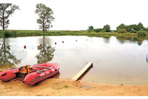 Спасательная станция и благоустроенный пляж