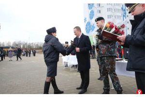 Турчин и Кубраков открыли новостройку в Сенице — здесь будут жить сотрудники органов внутренних дел области