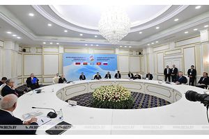 Лукашенко: примитивная штамповка Западом пакетных экономических санкций начинает затихать