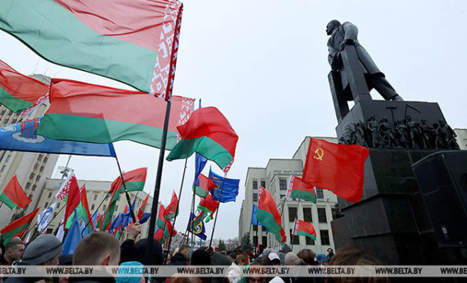 День трудовых достижений и важных открытий. Лукашенко подчеркнул созидательный смысл праздника 7 ноября