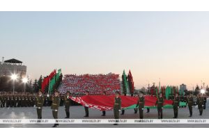 500 м длиной и 9 м шириной. В Минске пронесут 11 мая самый большой флаг Беларуси