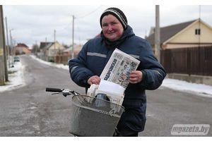 Паштальён Святлана Прудніковіч: «І вяскоўцаў падпісваю, і сама чытаю»