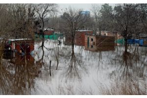 Число жертв наводнения в Аргентине выросло до 16 человек