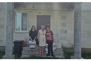 Сенатор посетила многодетную семью