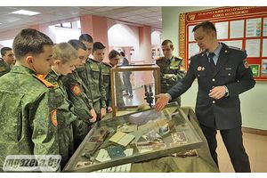 Изучить место происшествия и ознакомиться со спецификой работы судебного эксперта