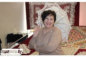 От обережных подзорников до модных воротничков. Что еще можно увидеть на выставке «Зімовыя карункі з цяплом жаночых рук» в Молодечно?