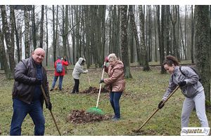 Молодечненцы благоустраивали памятные места и воинские захоронения