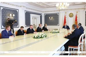 Работа с людьми, уборочная и выборы. Лукашенко обозначил ключевые задачи для местной вертикали