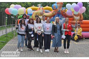 Покатались на аттракционах, подружились на игровых площадках