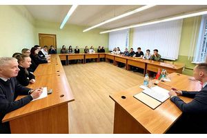 14 января 2025 года депутат Палаты представителей УШАЦКИЙ Д.И. провел информационный час с 11-классниками СШ №2