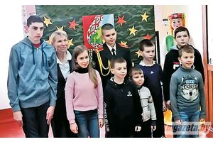 Сямікласнік з чырвонымі пагонамі