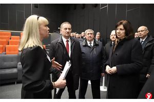 Ноу-хау в киноискусстве. Турчин и Кочанова посетили современный кинотеатр «Беларусь» в Столбцах