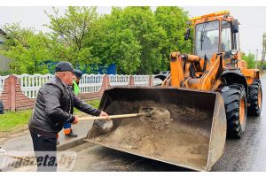 В Молодечненском районе состоялся депутатский субботник по благоустройству городского поселка Радошковичи