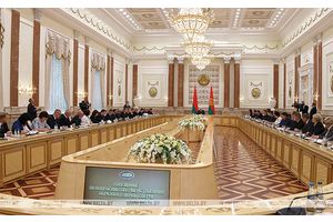 Серьезный разговор после работы над ошибками. Лукашенко собрал большое совещание по образованию