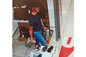 Приобулся, но не заплатил: в Молодечно мужчина вынес из магазина две пары ботинок – его ищет милиция