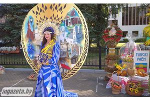 На «Дажынкі» не толькі са сваім караваем, але і ў арыгінальнай сукенцы