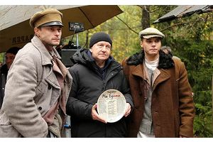 «Беларусьфильм» представил трейлер к драме «На другом берегу»