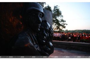 День всенародной памяти жертв Великой Отечественной войны и геноцида белорусского народа отмечают в Беларуси 