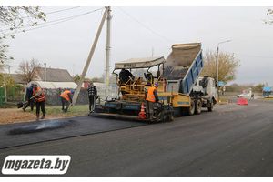 Дорожники заканчивают ремонт на улице Замковой