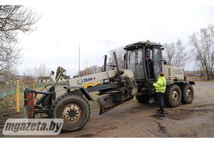 Ремонтируют дороги