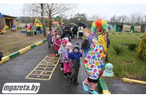 В Радошковичах открыты новые детские игровые площадки