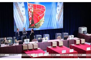 Более 400 кв.м светодиодных экранов, 300 световых приборов, места для голосования. Как подготовили Дворец Республики к ВНС