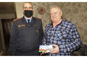 В Молодечно в честь праздника навестили ветеранов милицейской службы