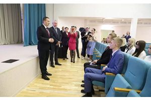 Посещайте Хатынь, Курган Славы, крупные предприятия. Белорусам есть чем гордиться — Турчин старшеклассникам