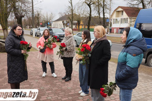 Цветы в память о жертвах нацизма 