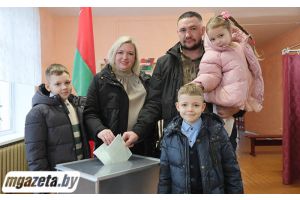 Многодетная семья из Молодечно приняла участие в голосовании