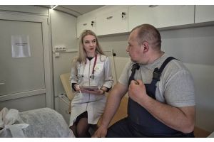 «Вот это сервис!» В Молодечненском районе во время посевной труженики проходят диспансеризацию без отрыва от производства
