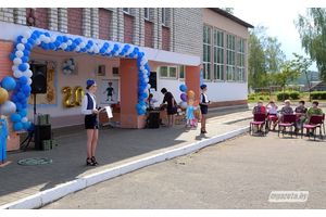 В 2020 году Красненскую школу окончили 20 учеников. Выпускникам вручили аттестаты