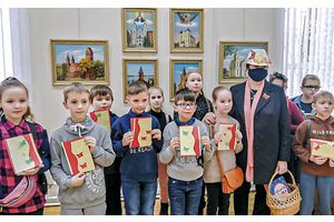 На дварэ люты. А ў музеі – матылькі