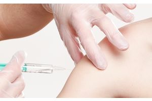 Стало известно, когда начнут прививать детей от COVID в Беларуси