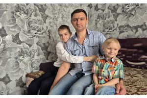 Одинокий родитель не одинок: познакомились с папой из Молодечно, воспитывающим четверых детей