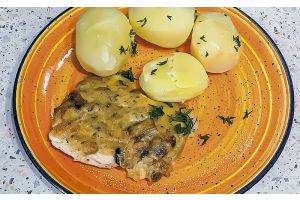 Куриная отбивная с шапочкой из грибов