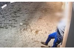 В Молодечно пьяный минчанин в четыре утра ломился в ресторан быстрого питания