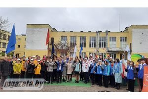 Сад единства заложили в десятой гимназии