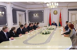 Работа здравоохранения в условиях санкций и подготовка врачей. Подробности совещания у Лукашенко