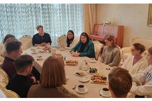 Знать мнение каждого молодого специалиста, слышать проблемы, помогать в их решении