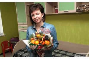 Букет из мандаринов, конфет и... колбас