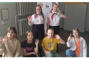По страницам комсомольских песен