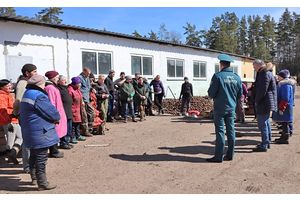 Владимир Янчик выступил в трудовом коллективе крестьянского хозяйства «Пакуш И.А.»