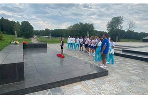 Сегодня команды-участники II  Игр стран СНГ по пляжному волейболу посетили мемориальный комплекс «Хатынь»