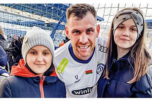 Девочки тоже любят футбол