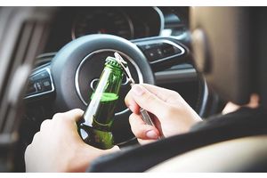 Молодечненский суд отправил в колонию отца двух маленьких детей за пьяную езду на «Альфа Ромео»