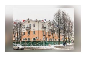 У доме па вул. Прытыцкага ў Маладзечне памяняюць дах